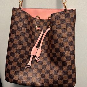 Brown pink checkered bucket bag 🤎💗